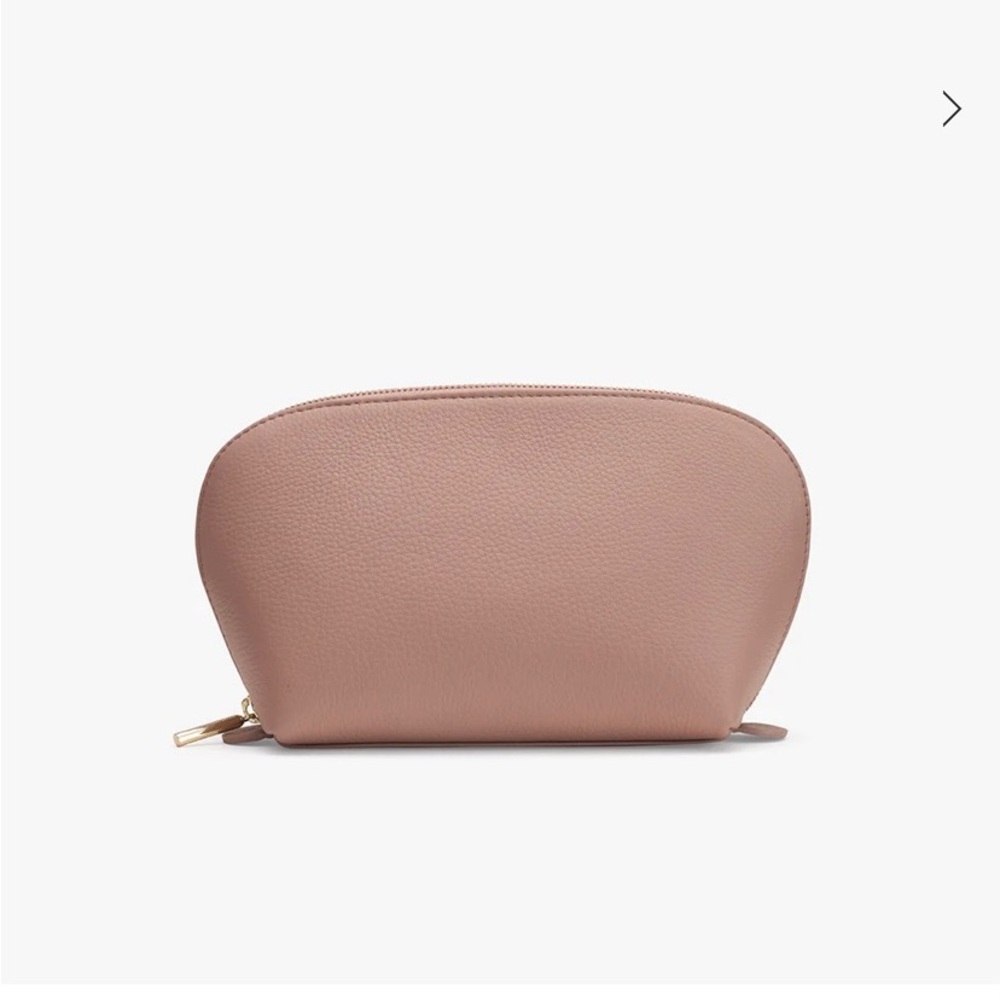 Elegant Medium Cuyana Travel Case in Soft Rose